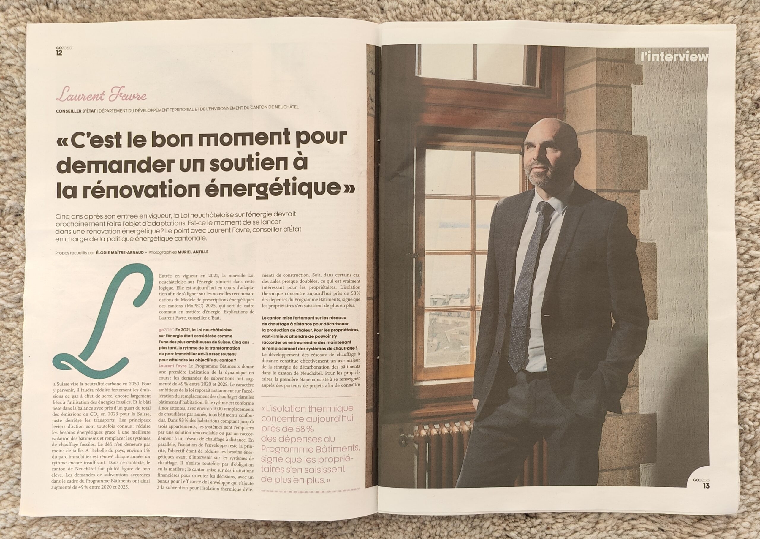 Photo de l'intervie de Laurent Favre dans Arcinfo concernant la rénovation énergétique